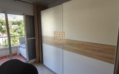 Precioso apartamento de planta baja con terraza grande.